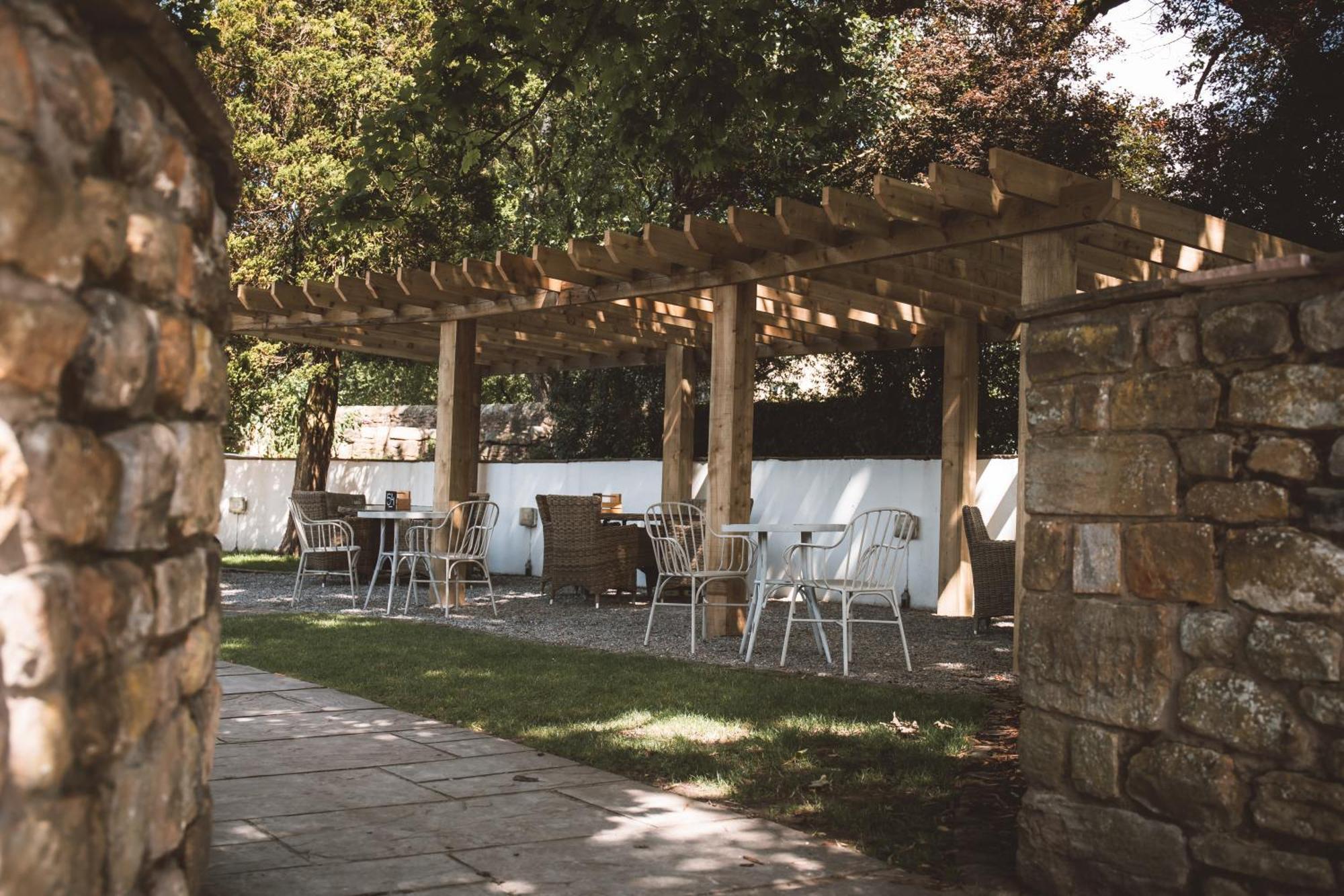 The Waddington Arms Hotel Exterior photo